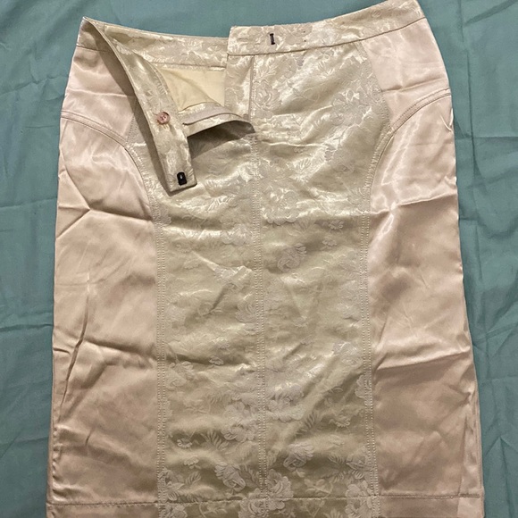 BattiBaleno Floral MIDI Skirt with missing hook at back - Picture 6 of 16